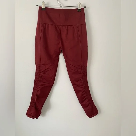 Fabletics SYNC High-Waisted Perforated 7/8 Leggings XS Burgandy Red - Picture 3 of 9
